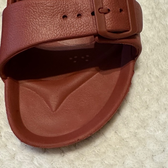 🩴 Express Rubber Slide Sandals – shade of Red, Size 12 - Picture 5 of 13
